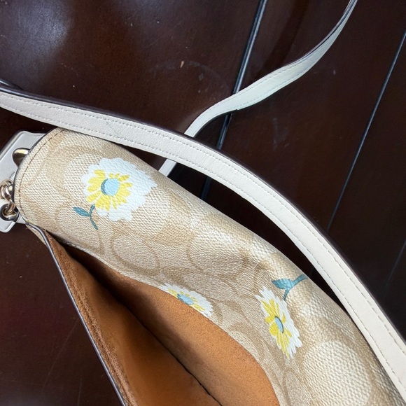 Coach Ellen Crossbody In Signature Canvas With Daisy Print - Picture 7 of 16